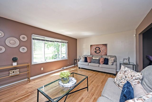 6586 S Oak Knoll Drive, Cincinnati, OH 45224