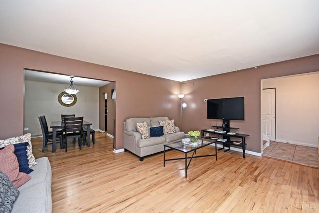 6586 S Oak Knoll Drive, Cincinnati, OH 45224