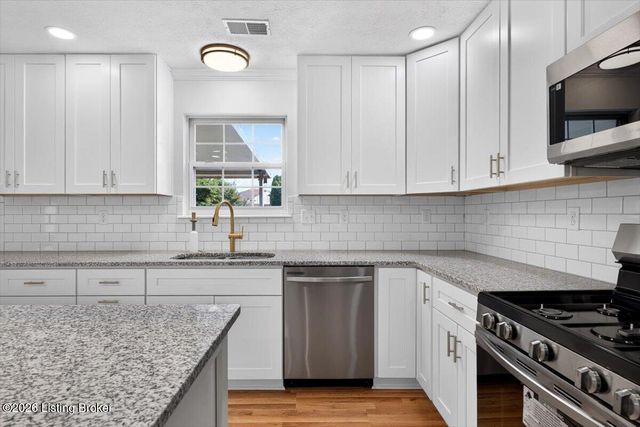 9903 Legacy Ct, Louisville, KY 40291