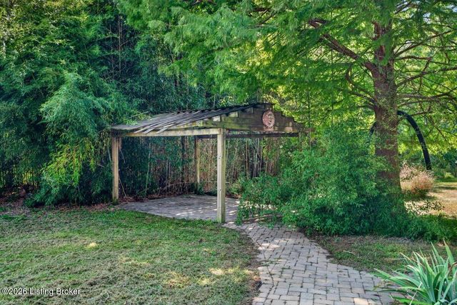 9903 Legacy Ct, Louisville, KY 40291