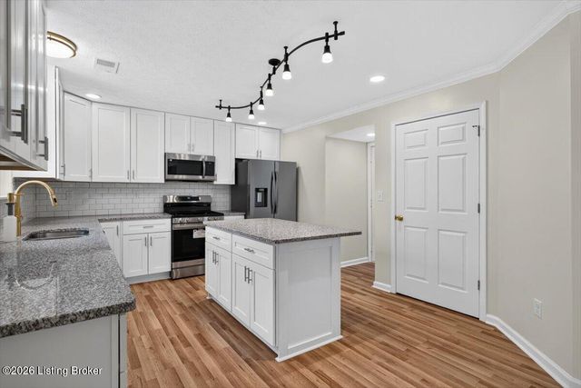 9903 Legacy Ct, Louisville, KY 40291