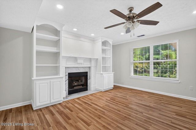 9903 Legacy Ct, Louisville, KY 40291