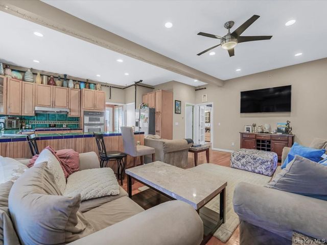 618 Jennings Avenue, West Hempstead, NY 11552