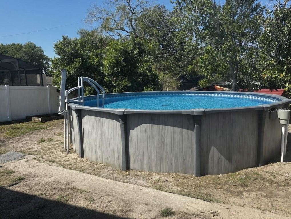 Image 4 of property listing at 2014 DEARING AVENUE, Deltona, FL 32725