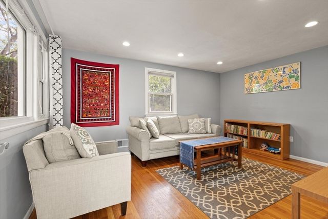 301 Hardy Pond Road, Waltham, MA 02451