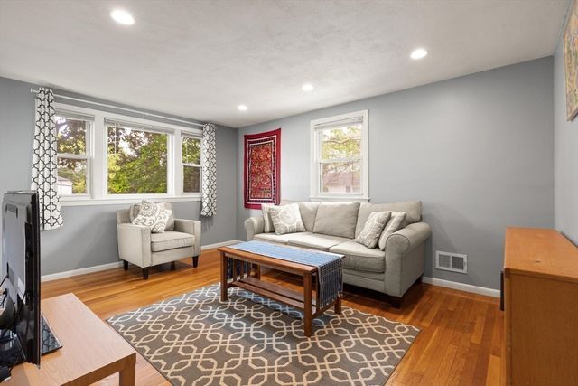 301 Hardy Pond Road, Waltham, MA 02451