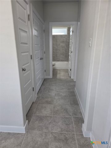 412 Hortus Drive, Kyle, TX 78640