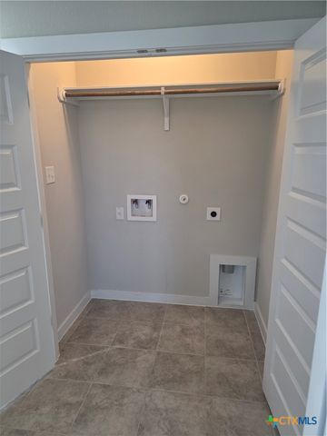 412 Hortus Drive, Kyle, TX 78640