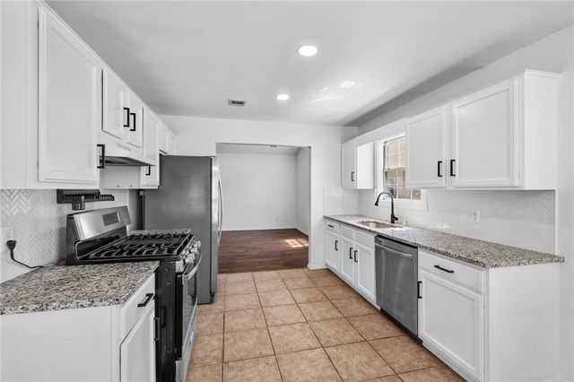 1206 Cresent Street, Bentonville, AR 72712