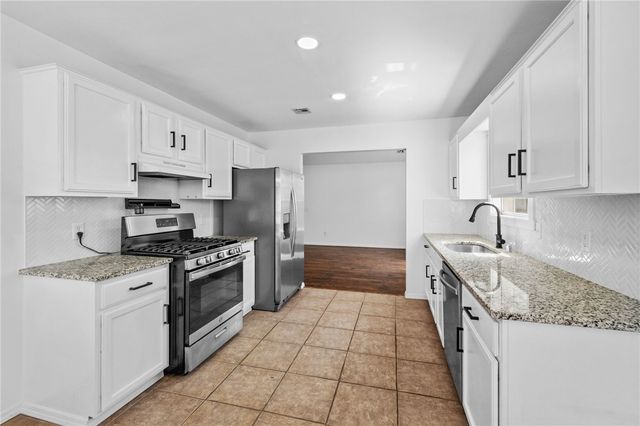 1206 Cresent Street, Bentonville, AR 72712