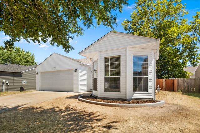 1206 Cresent Street, Bentonville, AR 72712