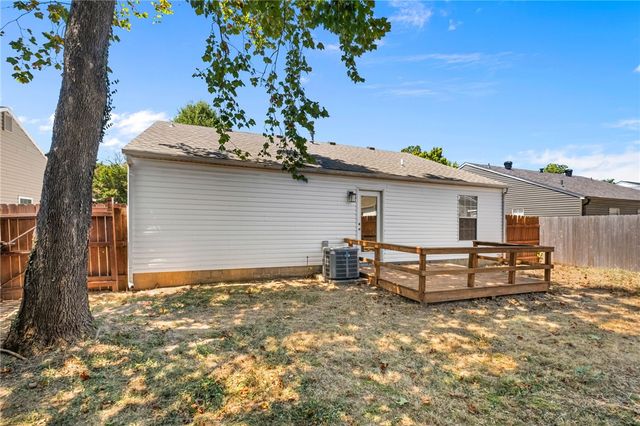 1206 Cresent Street, Bentonville, AR 72712