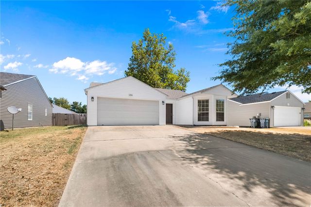 1206 Cresent Street, Bentonville, AR 72712