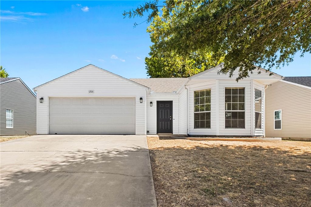 1206 Cresent Street, Bentonville, AR 72712