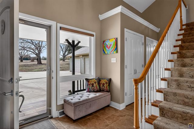 5934 SW 47th ST, Topeka, KS 66610