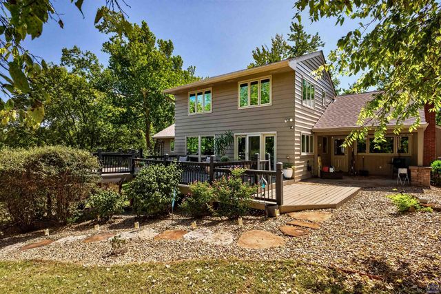 5934 SW 47th ST, Topeka, KS 66610