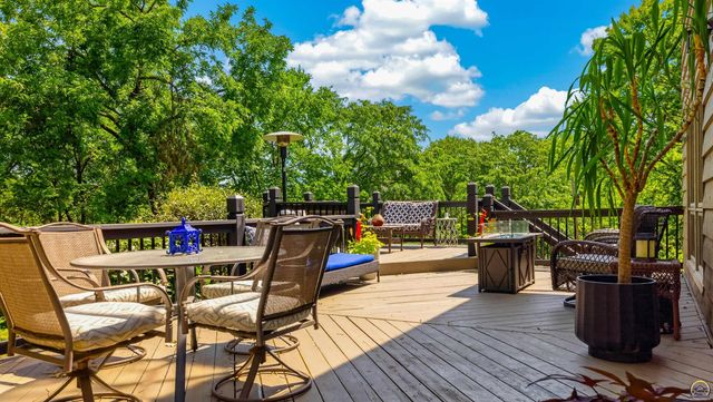 5934 SW 47th ST, Topeka, KS 66610