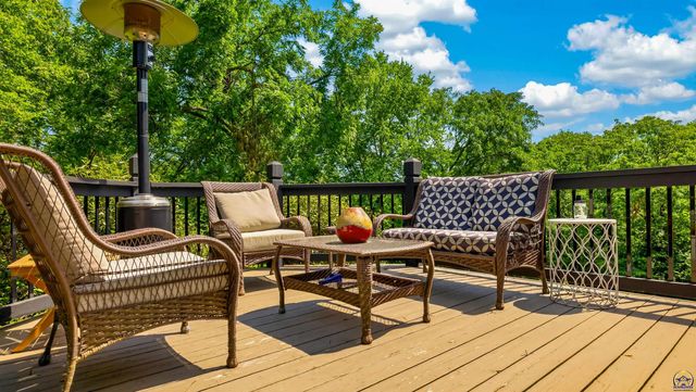 5934 SW 47th ST, Topeka, KS 66610