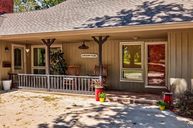 5934 SW 47th ST, Topeka, KS 66610