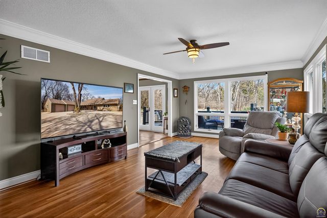 5934 SW 47th ST, Topeka, KS 66610
