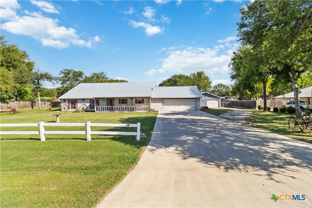 1323 Mary Preiss Drive, New Braunfels, TX 78132