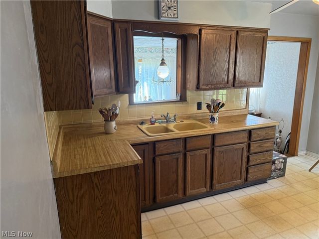 533 Forest Hill Drive, Youngstown, OH 44515