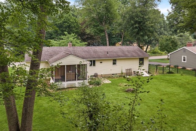 22 Carillon Circle, Easthampton, MA 01027
