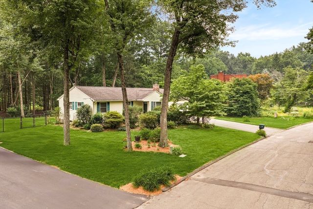 22 Carillon Circle, Easthampton, MA 01027