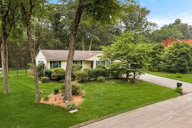 22 Carillon Circle, Easthampton, MA 01027