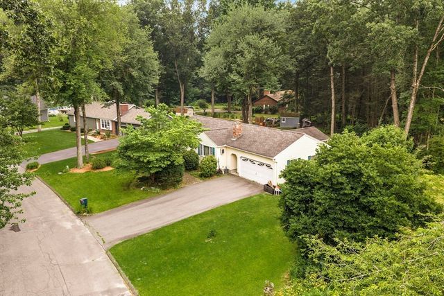 22 Carillon Circle, Easthampton, MA 01027