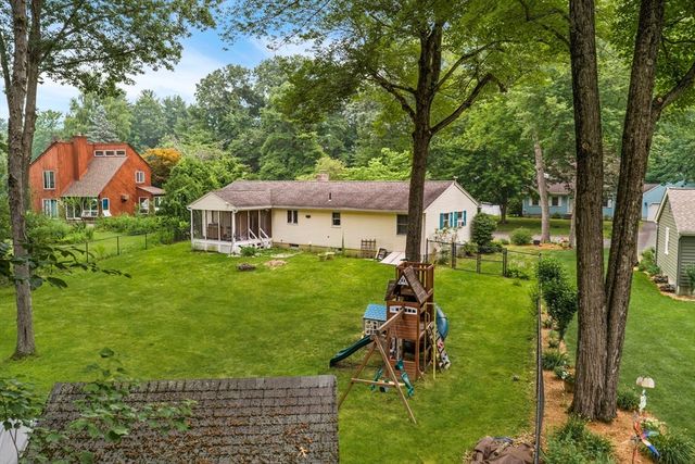 22 Carillon Circle, Easthampton, MA 01027