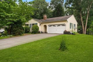 22 Carillon Circle, Easthampton, MA 01027