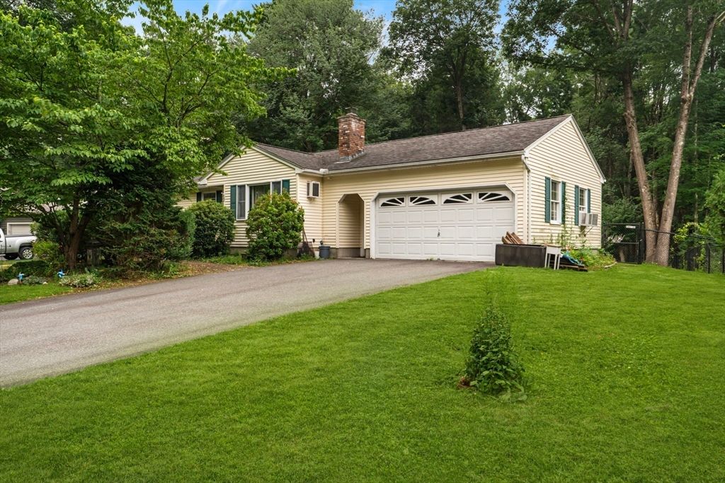 22 Carillon Circle, Easthampton, MA 01027