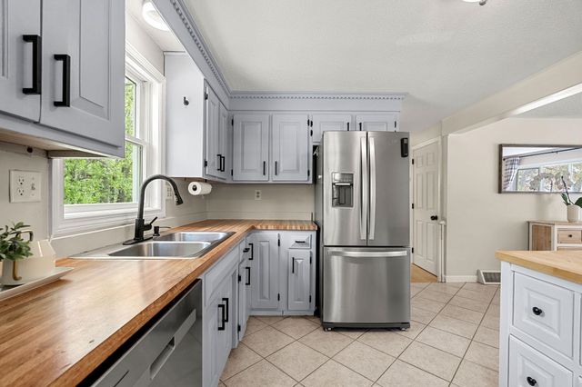 29 Hazel Avenue, Nashua, NH 03062