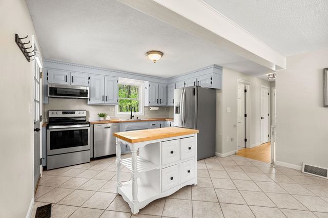 29 Hazel Avenue, Nashua, NH 03062