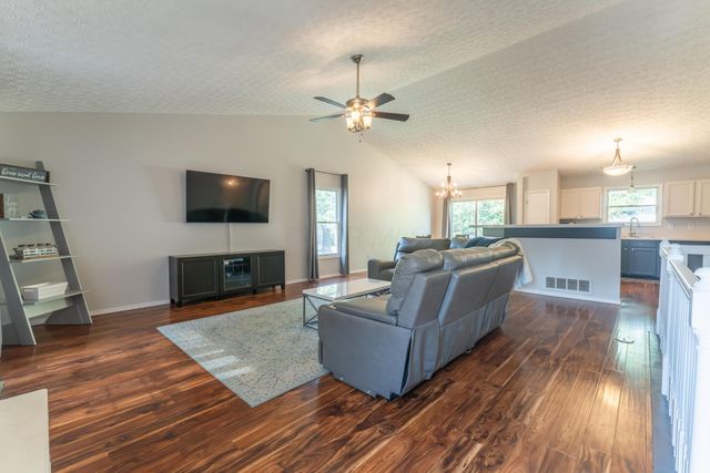2115 Juneau Way, Grove City, OH 43123