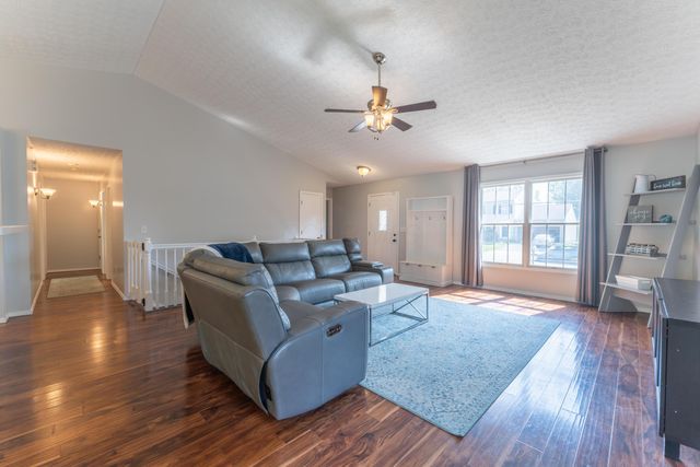 2115 Juneau Way, Grove City, OH 43123