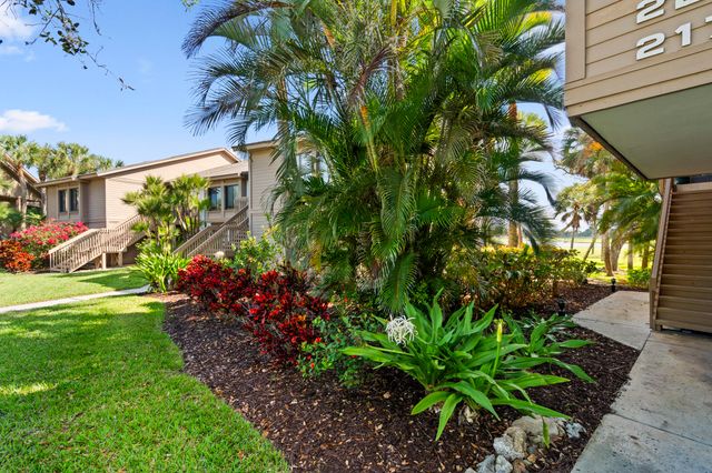 233 NE Edgewater Drive 104, Hutchinson Island, FL 34996