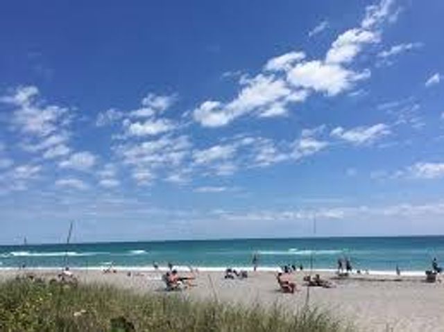 233 NE Edgewater Drive 104, Hutchinson Island, FL 34996