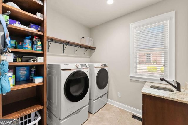 4466 Park Royal Drive, Flowery Branch, GA 30542