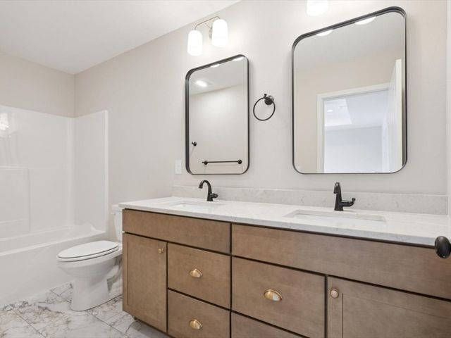 948 Dubs Drive, Iowa City, IA 52246