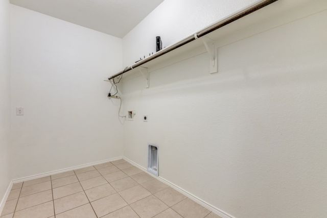 1900 Outpost Creek Lane, Aubrey, TX 76227