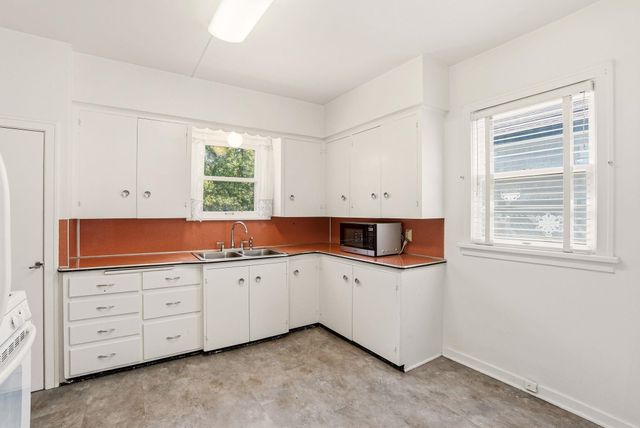 2611 S Monroe St, Spokane, WA 99203