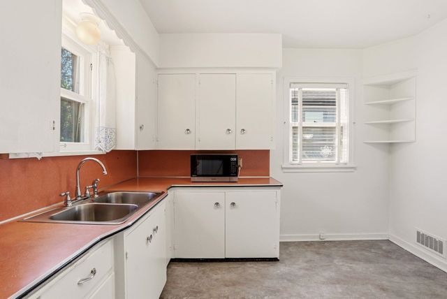 2611 S Monroe St, Spokane, WA 99203