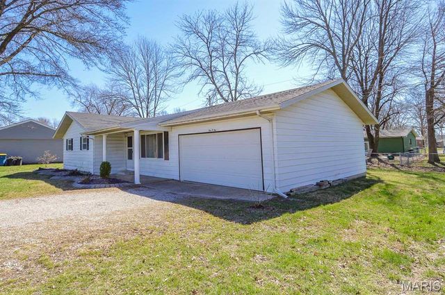 301 W Oak Street, New Baden, IL 62265
