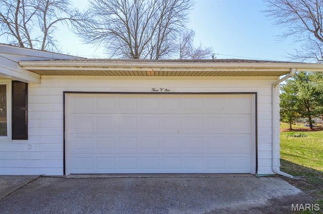 301 W Oak Street, New Baden, IL 62265