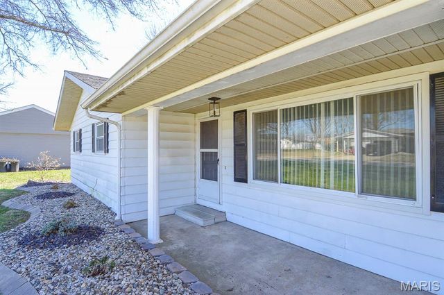 301 W Oak Street, New Baden, IL 62265