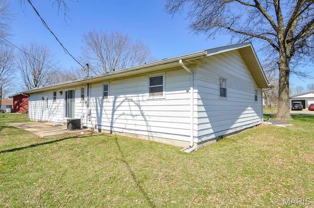 301 W Oak Street, New Baden, IL 62265