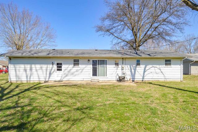 301 W Oak Street, New Baden, IL 62265