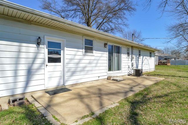 301 W Oak Street, New Baden, IL 62265